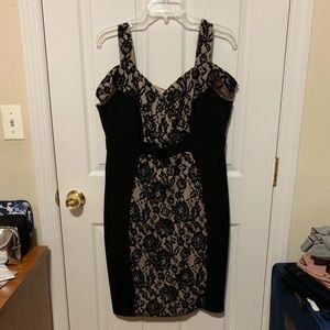 Lace detailed dress
